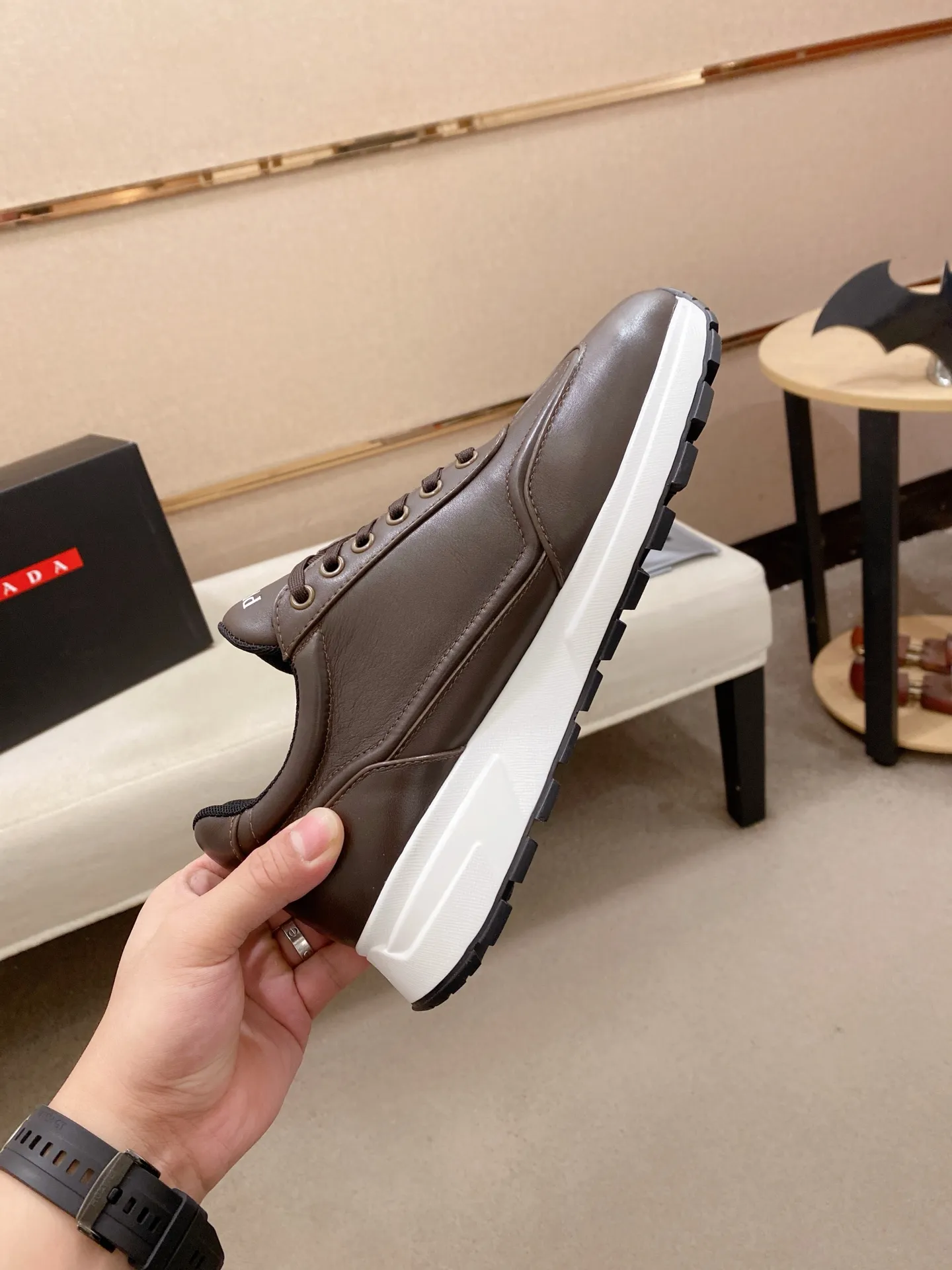 Factory price 600💰 ✔️✔️✔️High version High-quality new PRADA counters are on the market at the same time. The new men's shoes and 😘fabrics are selected from first-layer cowhide and are made by pure handicrafts. Lining: Full cowhide lining. 👍🏿 High-end ☄️ air-cushion molded anti-slip rubber outsole, exquisite lines, simple and elegant, comfortable and high-end for leisure travel. Code number: 38 to 45
